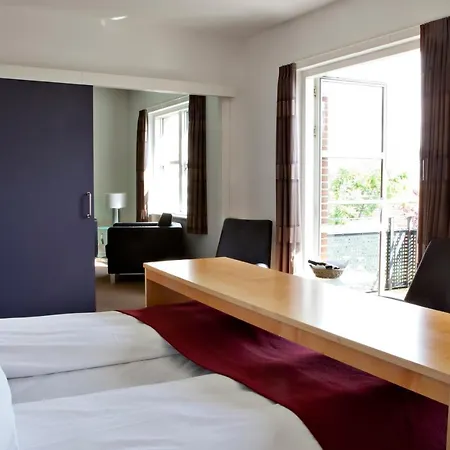 Western Hotell 3*